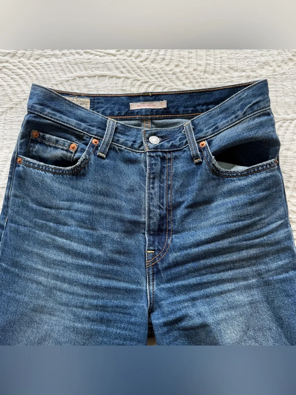Levi’s Ribcage Wide Leg Jeans - Picture 6 of 12